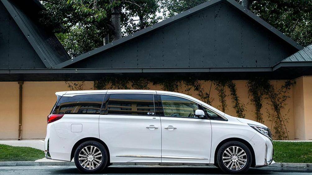 Mẫu xe MPV GAC Trumpchi E9 chính thức được mở bán tại Trung Quốc với 3 phiên bản có giá từ 330.000 đến 390.000 Nhân dân tệ (1,1 tỷ đồng đến 1,3 tỷ đồng)