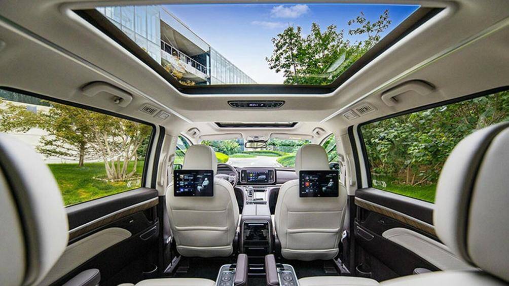 Theo chu trình thử nghiệm WLTC, mức tiêu thụ nhiên liệu của chiếc MPV cỡ lớn này chỉ ngốn 6,05 lít/100 km