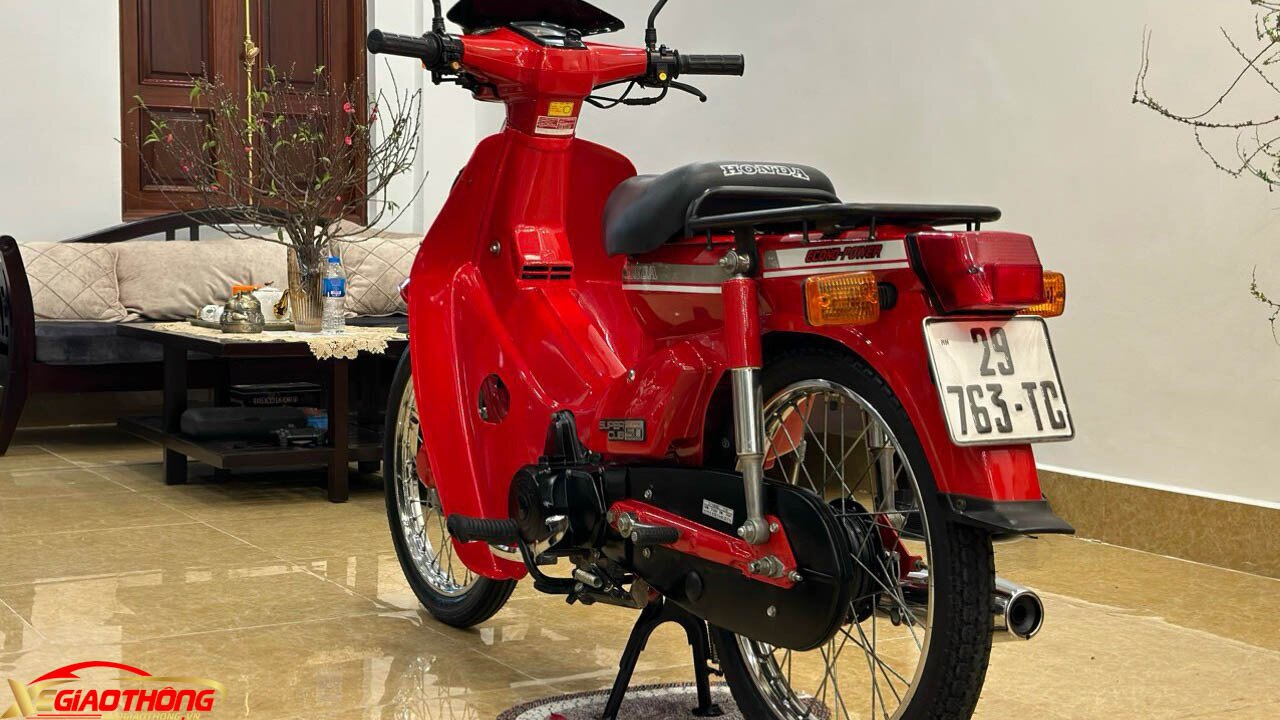 Anh Đỗ Quang Tú (quận Hoàn Kiếm, Hà Nội), chủ sở hữu xe, cho biết vào giai đoạn đầu thập niên 80, giá trị một chiếc "nữ hoàng đỏ" tại Hà Nội có thể ngang bằng cả căn nhà