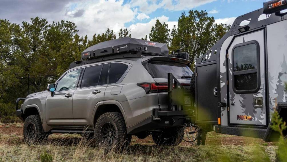 Mẫu xe Lexus được chọn là chiếc SUV LX 600 2022 với nền tảng khung gầm GA-F, động cơ tăng áp kép 3.5 lít mạnh mẽ, đi cùng hệ thống an toàn và thiết kế sang trọng