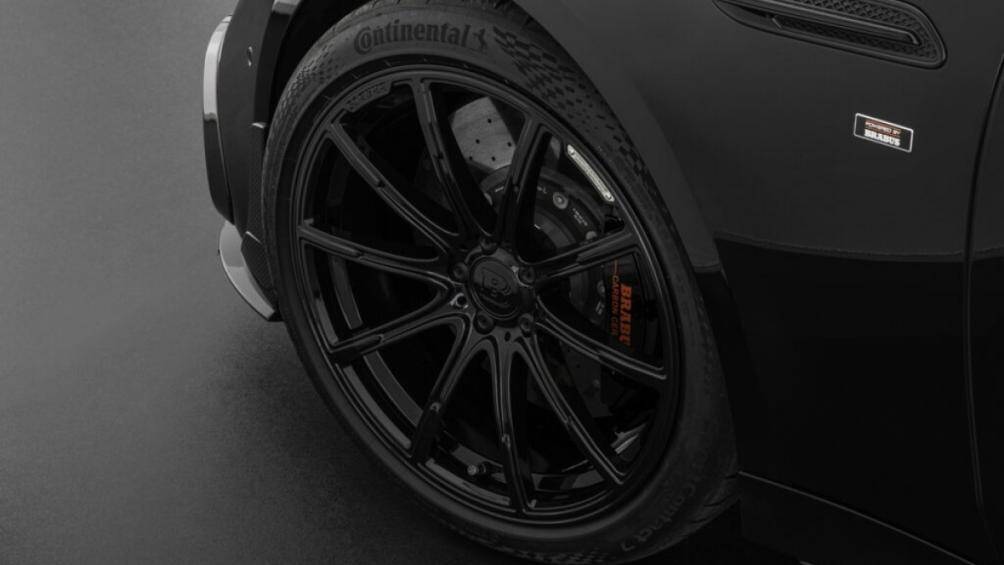 Brabus 930 được trang bị bánh xe 10 chấu Monoblock Z “Platinum Edition” có kích thước 21 inch ở phía trước và 22 inch ở phía sau giúp xe trông hầm hố hơn