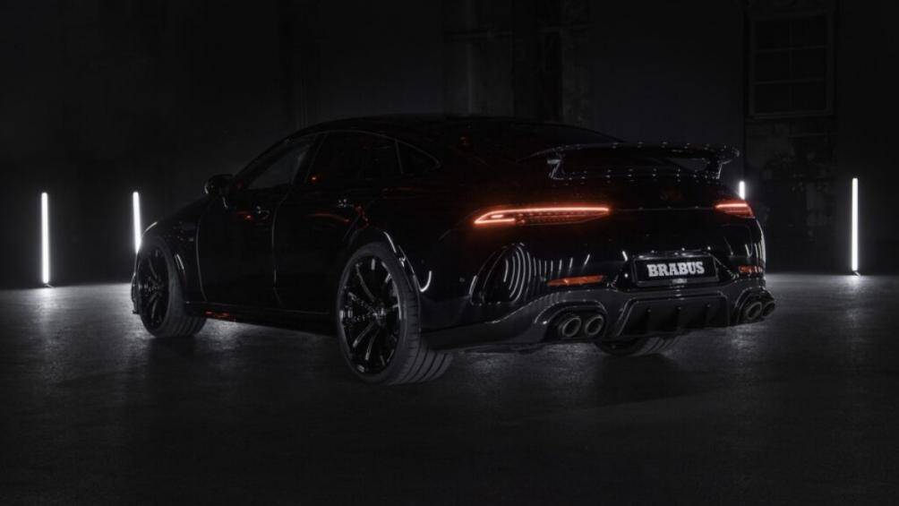 Hãng độ cũng cung cấp cho Brabus 930 một gói nâng cấp khí động học bao gồm một cánh gió phía trước, nắp cho các khe hút gió, bộ tản nhiệt đặc biệt...