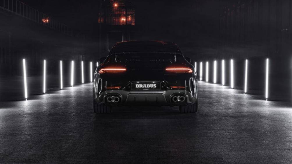 Các ống xả titan có van bướm bên trong cho phép chủ sở hữu lựa chọn giữa chế độ “Coming Home” êm ái hoặc chế độ “Sport” năng động