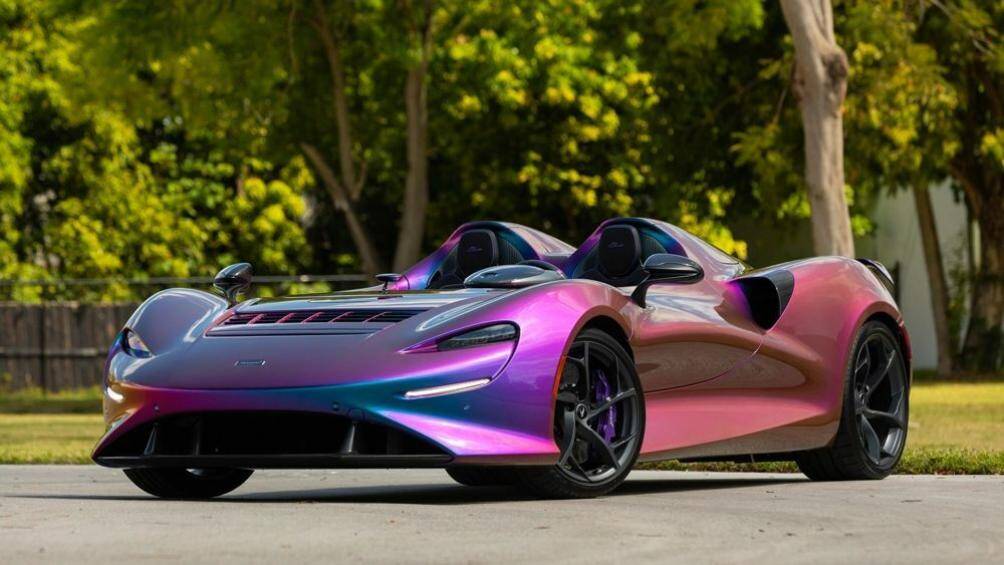 Chiếc xe trong bài sở hữu tông màu sơn đặc biệt mang tên Pacific Color Stream do MSO thực hiện việc nâng cấp. Xe có thể thay đổi màu theo góc nhìn