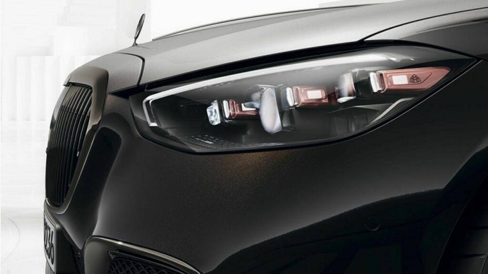 Với gói tùy chọn mới này những bề mặt có màu đen bên trong cabin sẽ được bọc da Nappa ngọc trai đen hoặc da màu trắng/đen đậm