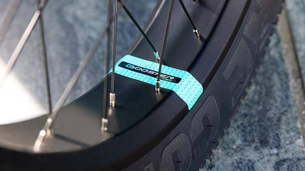 Mô tơ được cung cấp năng lượng bởi khối pin 17,5A với quãng đường sử dụng lên tới 110km cho 1 lần sạc