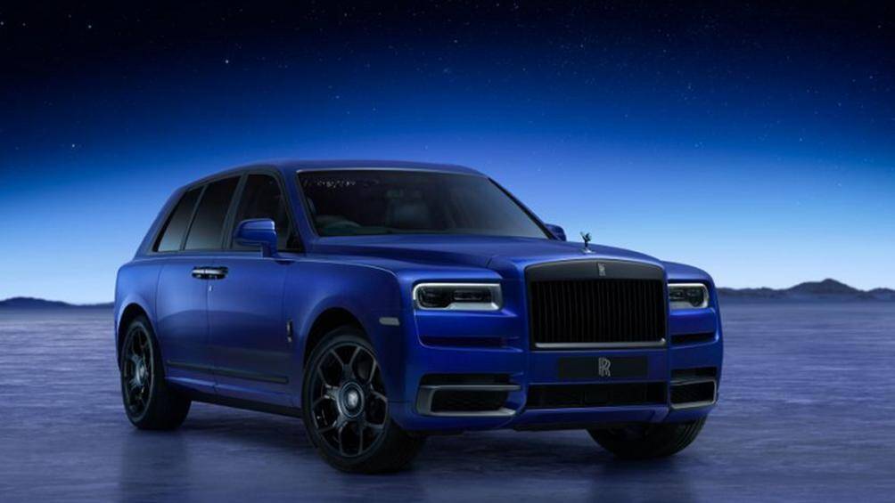 Rolls-Royce Motor Cars mới đây đã hé lộ bộ sưu tập cá nhân hóa tuyệt đẹp, có tên gọi Black Badge Cullinan 'Blue Shadow'