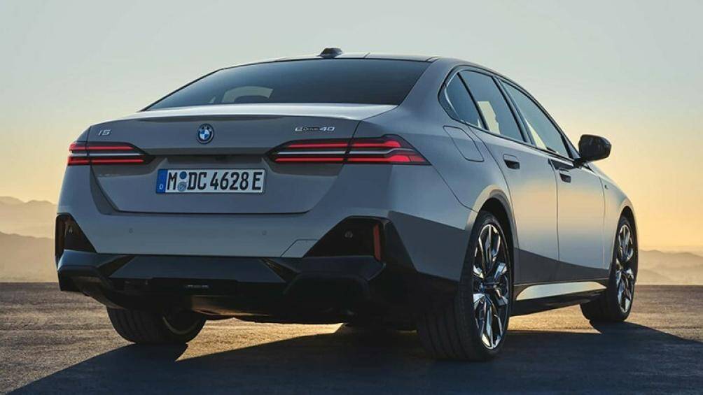 Đáng chú ý nhất của dòng 5-Series G60 thế hệ mới là bản thuần điện i5 với 2 lựa chọn cấu hình