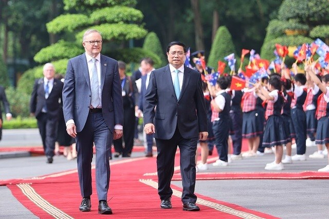 Sáng 4/6, Thủ tướng Chính phủ Phạm Minh Chính chủ trì lễ đón trọng thể Thủ tướng Australia Anthony Albanese thăm chính thức Việt Nam từ ngày 3 - 4/6.