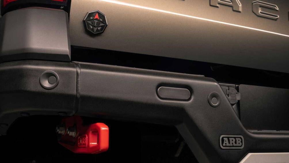 Khối động cơ này tạo ra công suất tổng cộng 326 mã lực và mô-men xoắn cực đại 630 mã lực