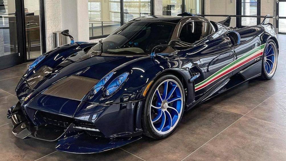 Có tổng cộng 3 chiếc Huayra Tricolore được sản xuất trên toàn cầu