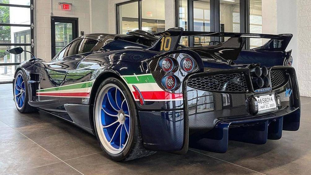 Huayra Tricolore trong bài trang bị mâm App Tech 20 inch bánh trước và 21 inch bánh sau