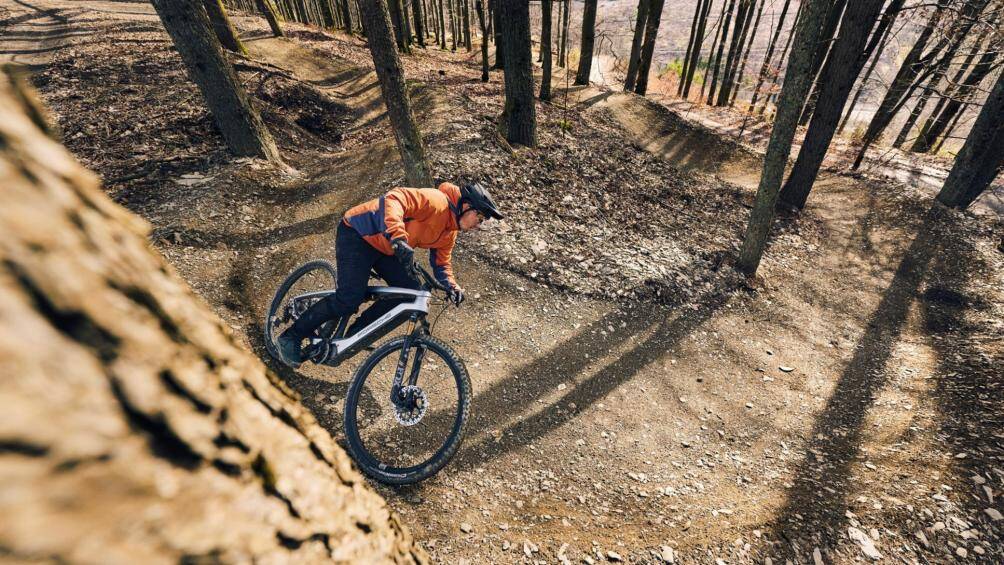 Cross Performance và Cross Performance EXC là hai mẫu xe đạp điện leo núi cao cấp được Porsche và Rotwild hợp tác thực hiện