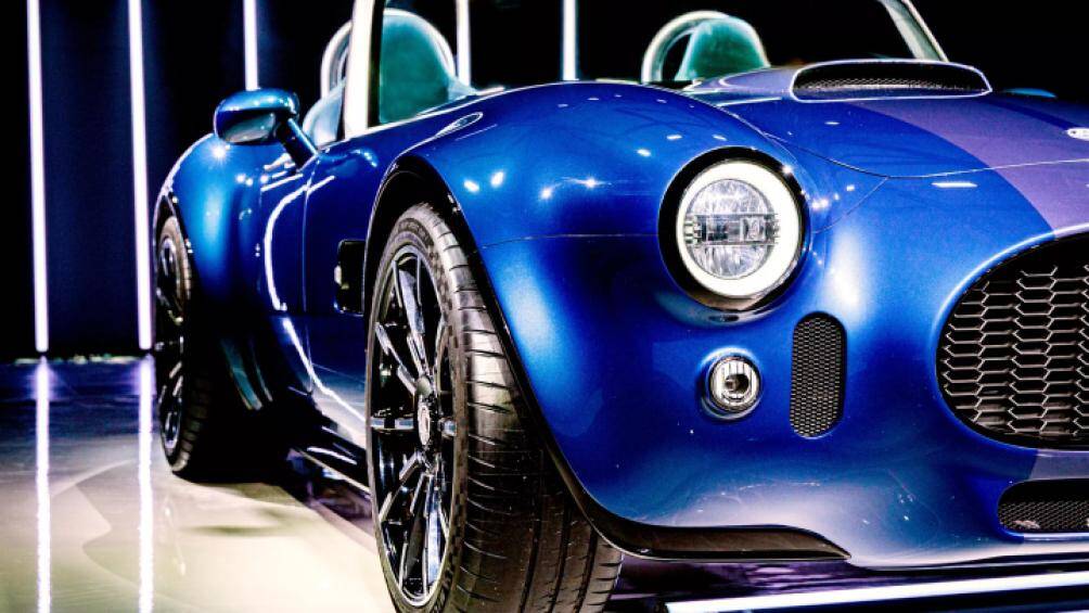 Do thân vỏ được chế tác từ chất liệu carbon-composite chỉ nặng 50 kg, khối lượng của chiếc xe thể thao mui trần được tối ưu ở mức 1.400 kg