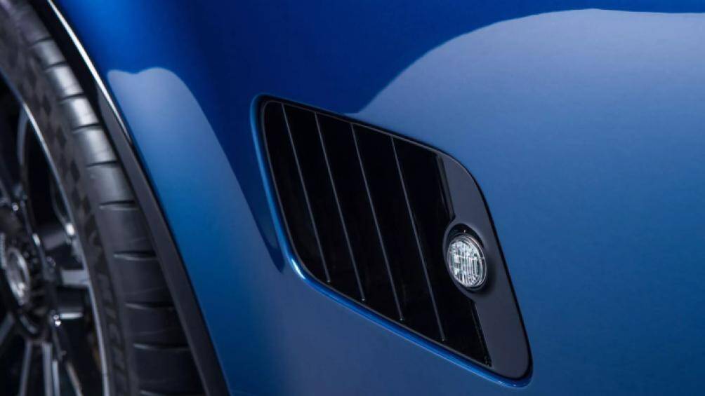 Đối với phiên bản cao cấp, Cobra GT Roadster có sức mạnh tối đa 663 mã lực và mô-men xoắn 780 Nm