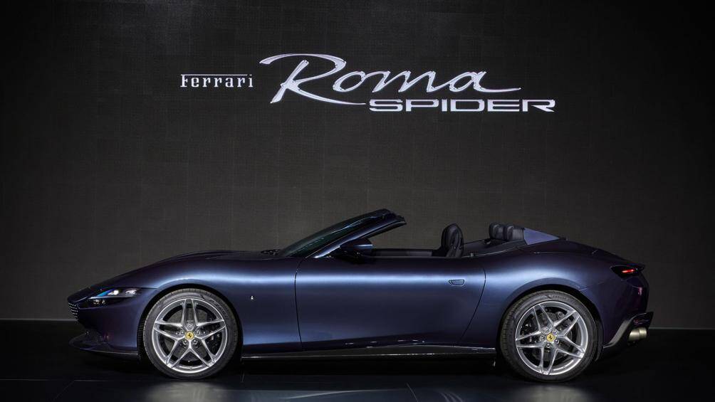 Chiếc xe được khoác lên mình những đường nét kéo dài từ nắp ca-pô phía trước, làm nổi bật các đường nét hai bên hông xe