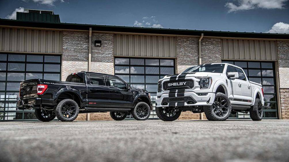 Ngoại hình xe có những điểm đáng chú ý như cản trước và sau thiết kế mới, ốp vòm bánh xe thân rộng, ốp gầm bảo vệ để ngăn đá bắn...