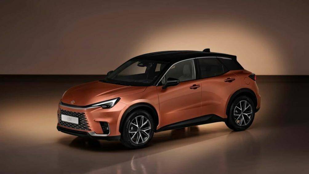 Lexus vừa tung loạt ảnh thiết kế đầy đủ của LBX - mẫu xe được chế tạo dựa trên khung gầm của Toyota Yaris Cross