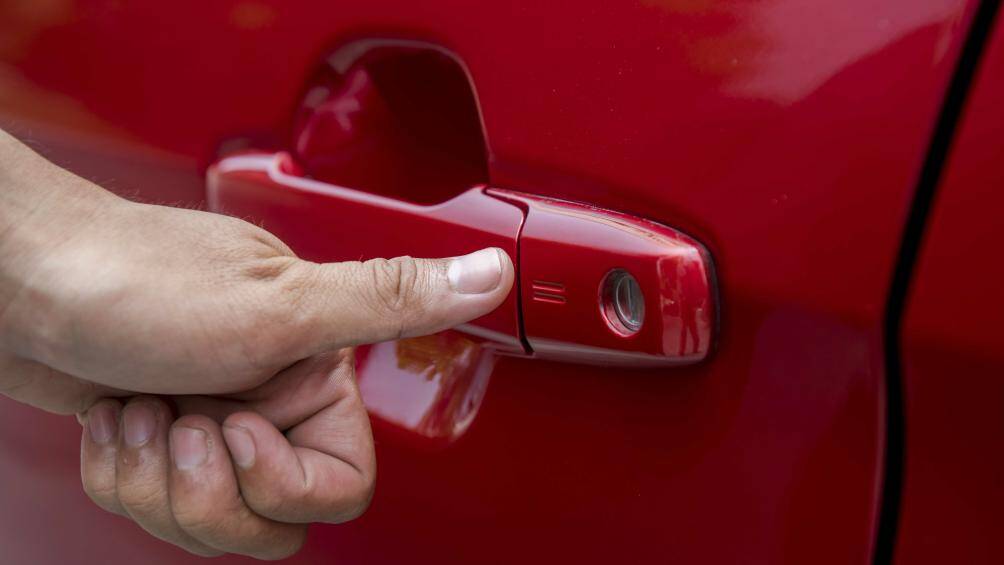 Toyota Wigo 2023 trang bị tay nắm cửa với tính năng mở cửa thông minh, vốn chỉ có trên những mẫu xe thuộc phân khúc cao cấp hơn