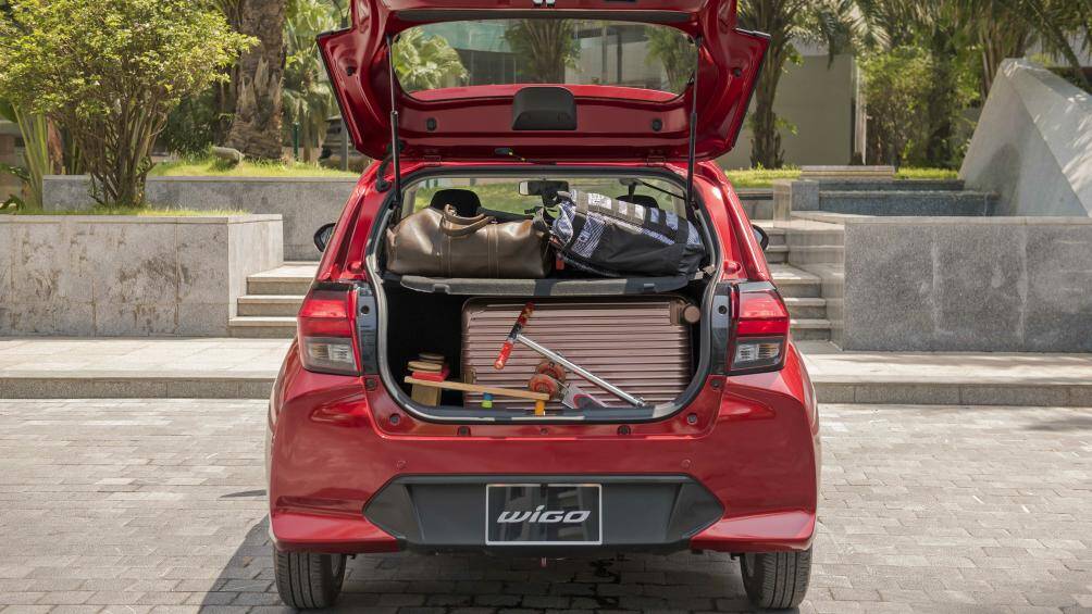 Cốp xe thể tích lớn có thể chứa được nhiều đồ dùng, hữu dụng cho những chuyến đi xa đông người