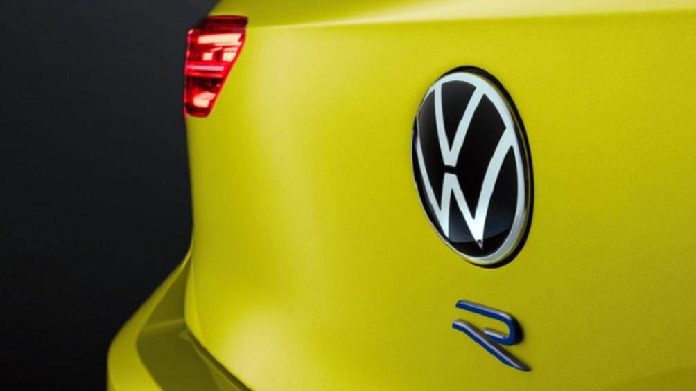 Cung cấp sức mạnh cho Volkswagen Golf R 333 là khối động cơ 4 xy-lanh tăng áp 2.0L. Xe có khả năng tăng tốc 0-100 km/h chỉ trong 4,6 giây