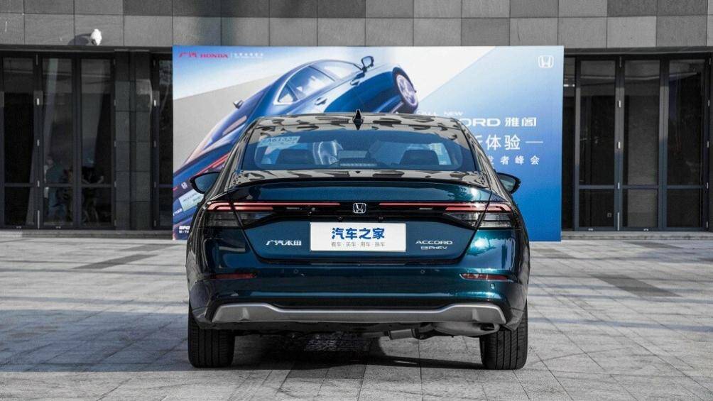 Xe sở hữu công suất tổng cộng 152 kW (203 mã lực) và mô-men xoắn cực đại 335 Nm