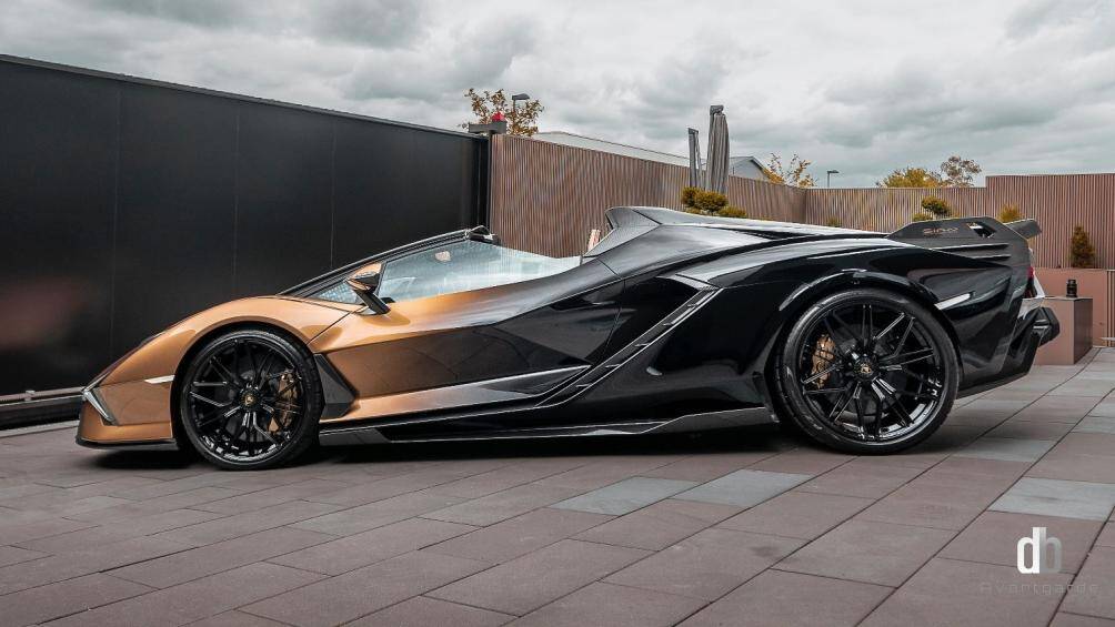 Chiếc xe này sở hữu thiết kế của xe đua và có hiệu ứng chuyển đổi màu giữa phần đầu và đuôi xe