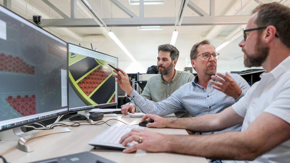 Đại diện hãng xe Đức cho biết, đội ngũ thiết kế đã trải qua 3 năm nghiên cứu để hoàn tất mẫu logo 2023 hiện đại này