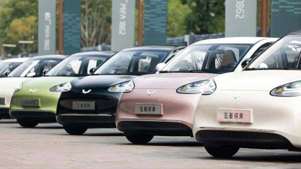 Xe có tổng cộng 5 phiên bản màu sắc với mức giá dao động từ 59.800 - 83.800 Nhân dân tệ (tương đương 204 - 286 triệu đồng)