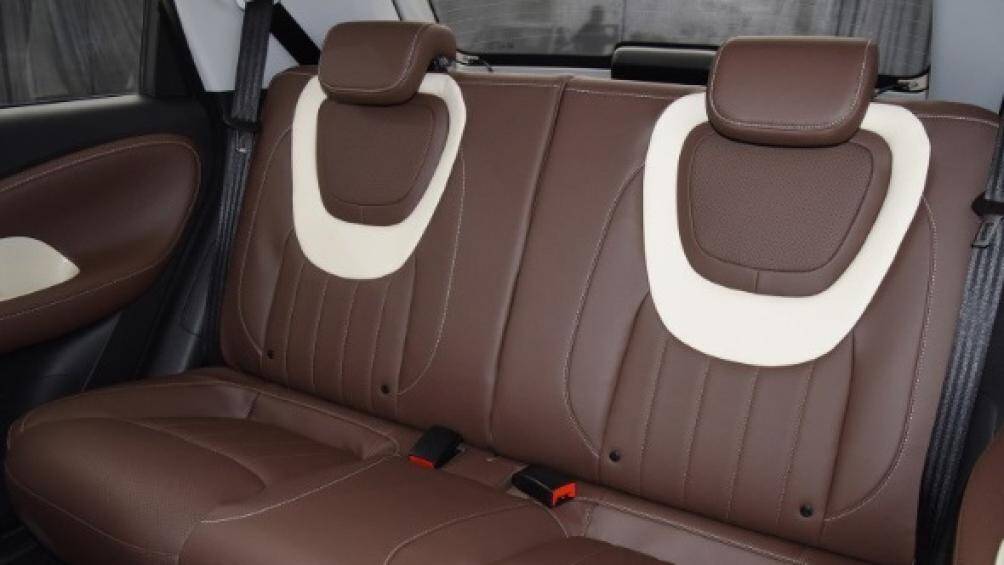 Tiếp đến là xe Wuling Bingo 2023 sản sinh ra công suất tối đa 68 mã lực và mô-men xoắn 150 Nm, kết hợp với pin 31,9 kWh, phạm vi hoạt động 333 km