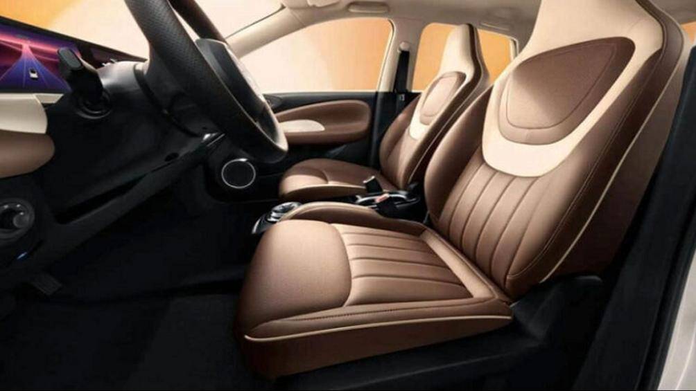 Là xe điện mini nhưng Bingo 2023 vẫn có nhiều tính năng hỗ trợ lái an toàn như: khởi động không cần chìa khóa, hai túi khí, ABS, EBD, màn hình áp suất lốp...