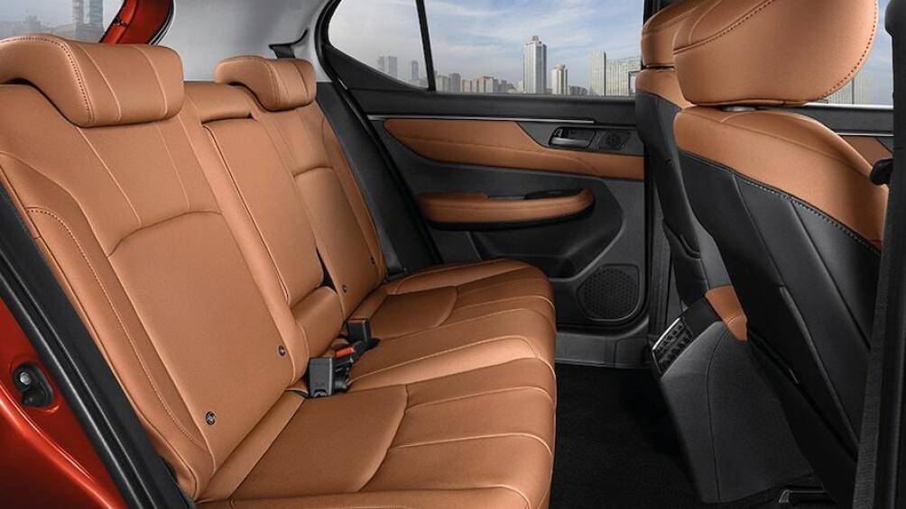 Honda Elevate cũng được trang bị gói hỗ trợ lái nâng cao Honda Sensing với các tính năng phanh giảm thiểu va chạm, kiểm soát hành trình thích ứng, đèn pha thích ứng, hỗ trợ giữ làn...