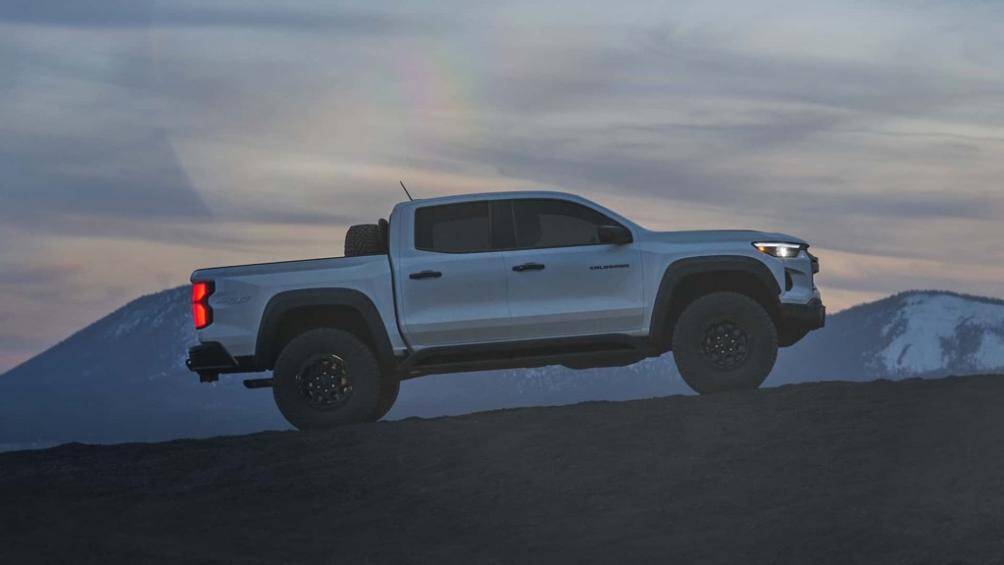 Bison trang bị tới 5 tấm bảo vệ dưới trần xe dành cho khay nhớt động cơ, đáy bình nhiên liệu, khóa vi sai trước/sau và hộp truyền động