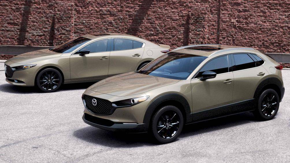 Những xe Mazda Carbon Turbo 2024 sẽ sở hữu tông màu nâu từ ngoài vào trong, nhờ ngoại thất với màu Zircon Sand và nội thất có da bọc màu Terracotta