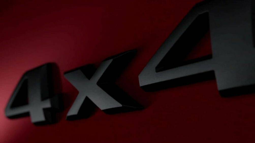 Cản trước của Ram Rampage được thiết kế hầm hố, đi kèm 2 đèn sương mù nhỏ. Thêm vào đó là nắp ca-pô với những đường dập gân khỏe khoắn