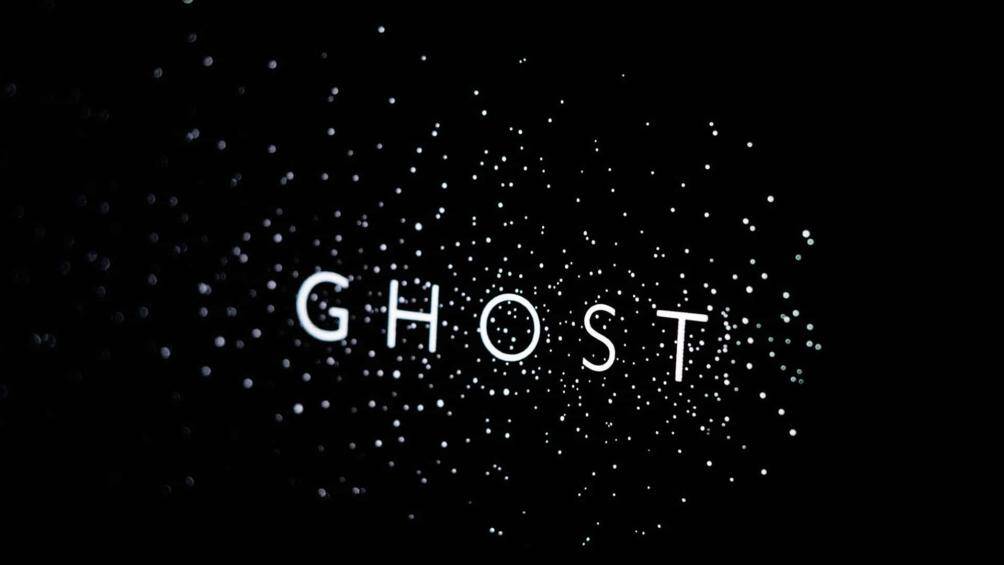 Starlight Headliner mang tính biểu tượng của Rolls-Royce hiển thị thông tin của xe và cũng là điểm nhấn tạo nét riêng biệt