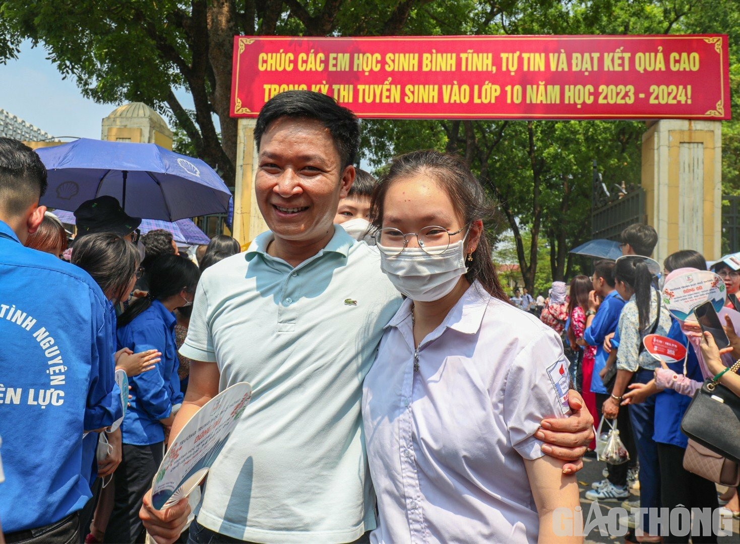 Và rồi không giấu được hạnh phúc khi con hoàn thành tốt bài thi