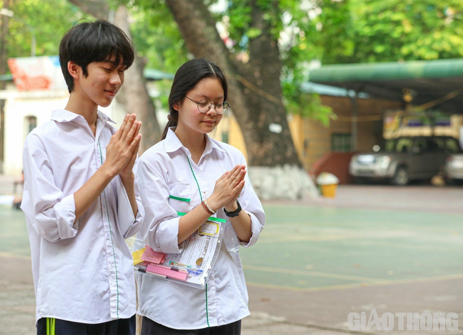 "Việc làm lễ trước tượng đài cụ Phan Đình Phùng nhằm thể hiện sự tri ân, bày tỏ lòng ngưỡng vọng trước cuộc đời và lý tưởng cách mạng của nhà chí sỹ yêu nước và cũng là tấm gương sáng để thế hệ trẻ như chúng em học tập, noi theo", thí sinh Trần Nhật Anh bày tỏ