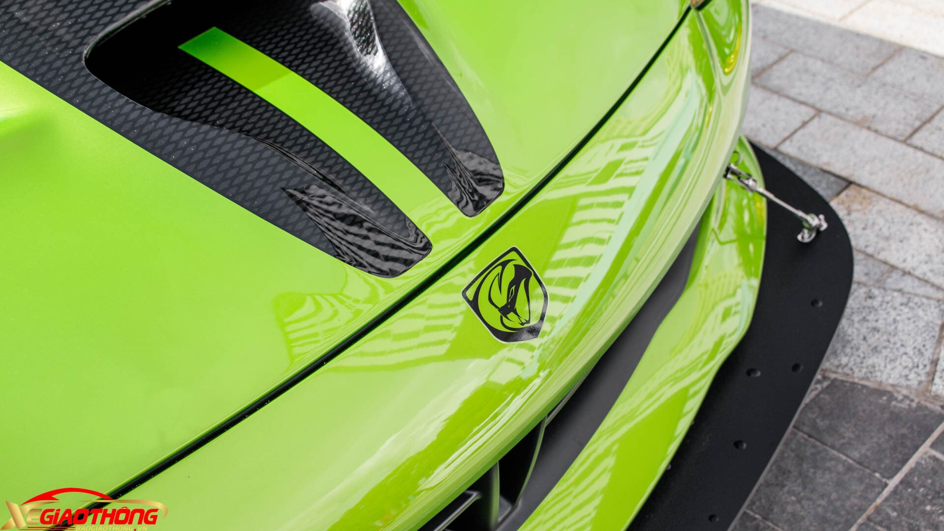 Tại thời điểm ra mắt, Dodge Viper ACR có giá từ 121.395 USD, xe về Việt Nam thông qua một đơn vị tư nhân, giá không tiết lộ. Dù đã bị khai tử, danh tiếng của xe khiến nhiều tay chơi săn lùng. Do đó mức giá trên sàn ô tô cũ có thể bị đẩy lên gấp từ 2-3 lần