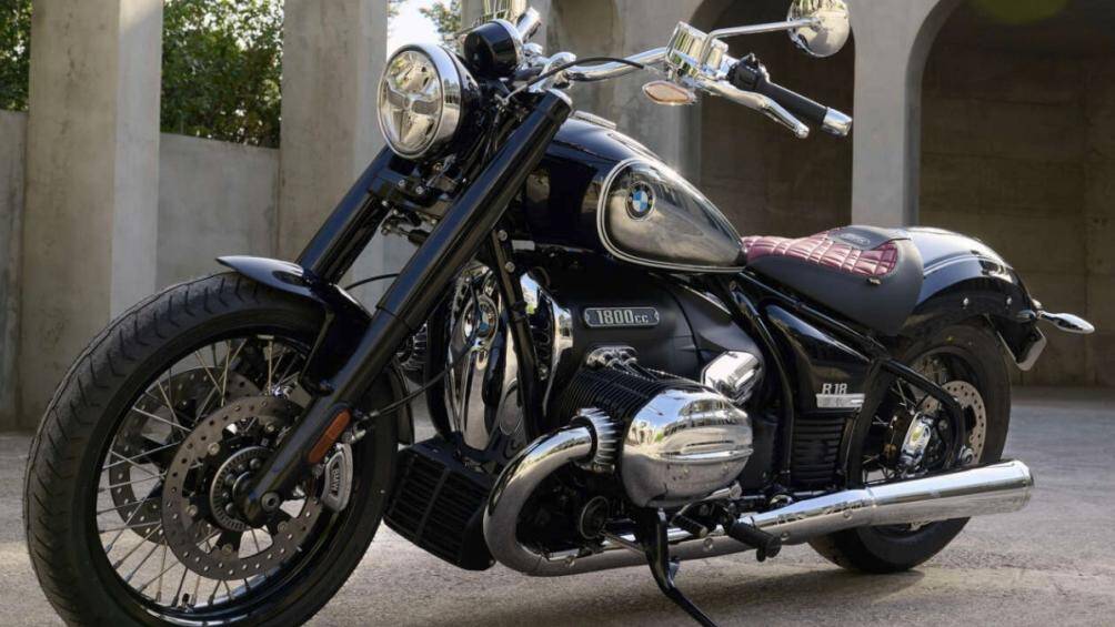 Để kỷ niệm 1 thế kỷ thành lập, BMW đã chính thức giới thiệu mẫu R18 100 Years Edition với số lượng giới hạn chỉ 1.923 chiếc trên toàn thế giới