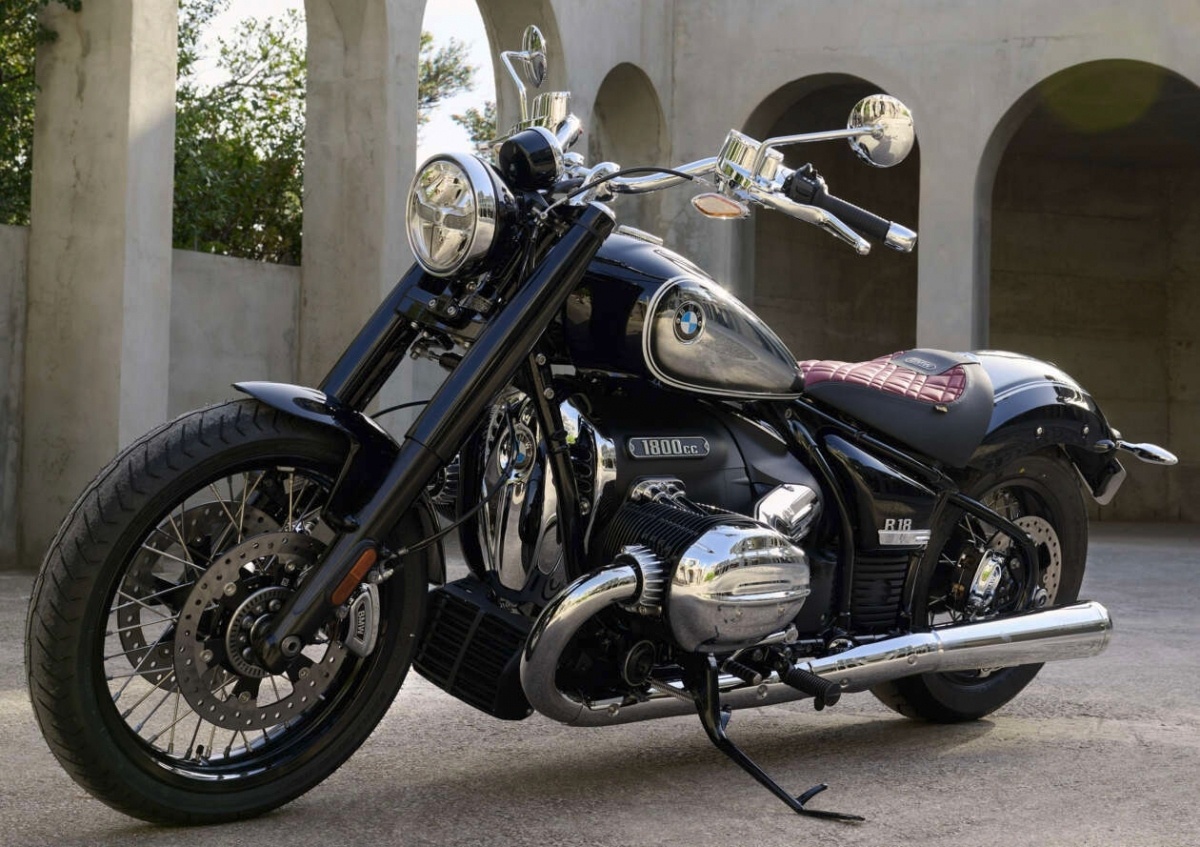 Hiện, phiên bản kỉ niệm 100 năm đang được BMW Motorrad phân phối với mức giá 159.500 RM (tương đương 813 triệu đồng) tại thị trường Malaysia