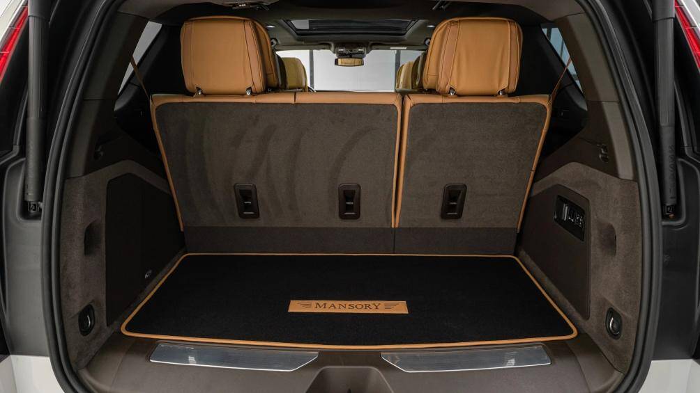 Cadillac Escalade sở hữu khối động cơ V8 6.2 lít có công suất lên tới 455 mã lực và mô-men xoắn 650 Nm