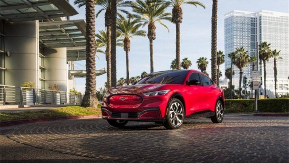 10. Ford Mustang Mach-E: Giá khởi điểm: 47.795 USD (1,1 tỷ đồng)