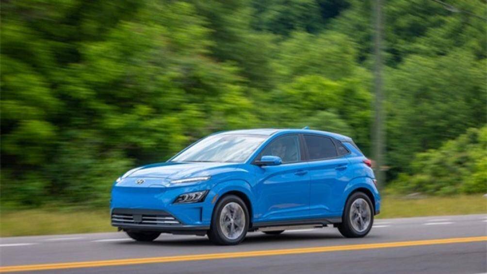 2. Hyundai Kona Electric: Giá khởi điểm: 33.550 USD (788 triệu đồng)