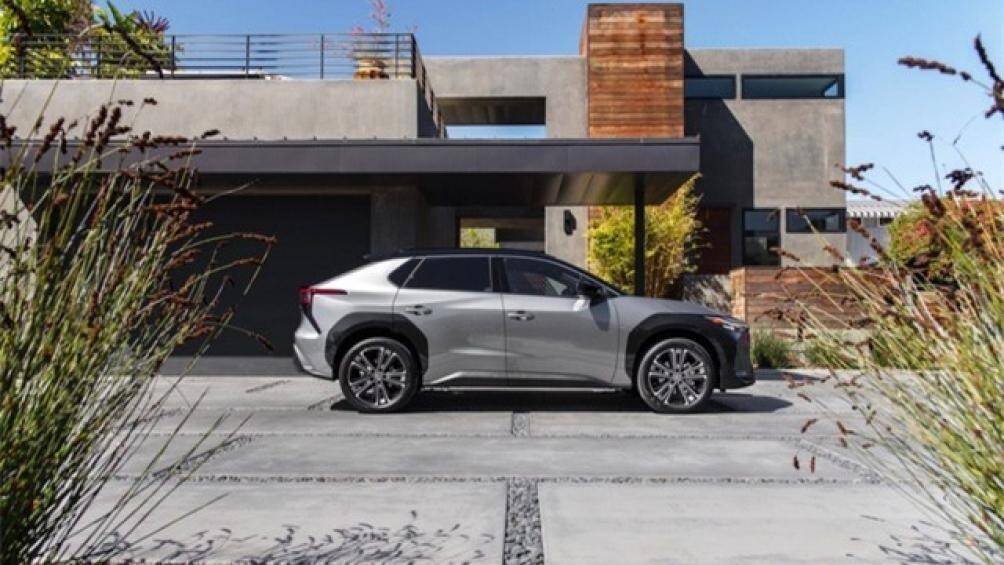 7. Toyota bZ4X: Giá khởi điểm: 42.000 USD (986 triệu đồng)