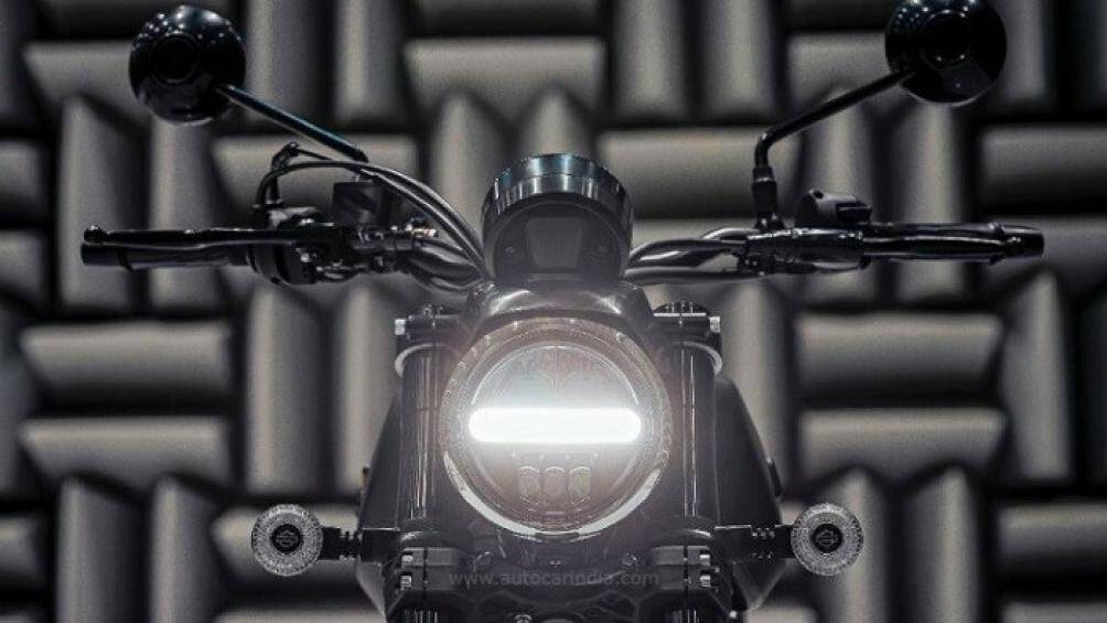 Về động cơ, X440 được trang bị động cơ xi-lanh đơn với dung tích 440cc có khả năng cung cấp công suất 20 mã lực cùng mô-men xoắn cực đại có thể lên tới 40Nm