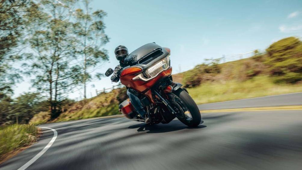 Cả hai phiên bản CVO đều được trang bị kính gió mới giúp hiện tượng gió tạt vào mũ bảo hiểm giảm 60% so với thiết kế trước đây