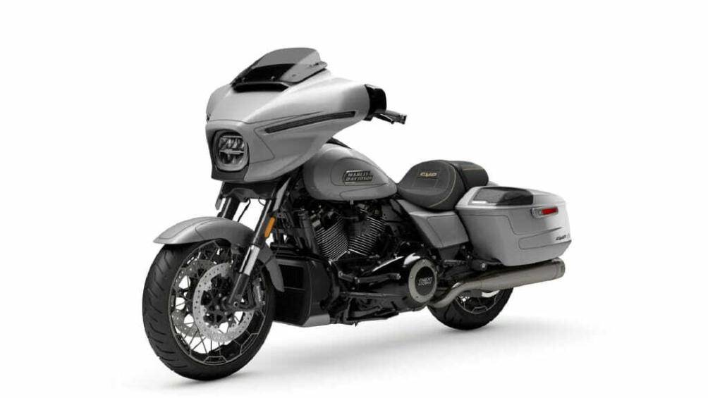 Bộ quây mới gắn liền thân xe của CVO Road Glide cũng phát triển trên nền tảng thiết kế “mũi cá mập” truyền thống