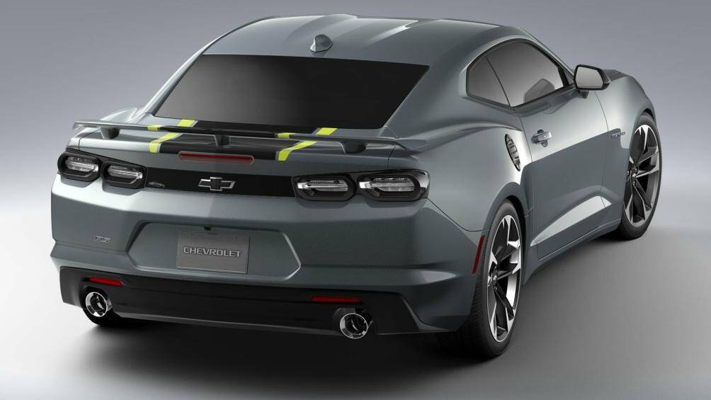 Tất cả các phiên bản Camaro Collector's Editions cũng sẽ có huy hiệu tại chắn bùn phía trước độc đáo tích hợp Panther vào chữ "R"