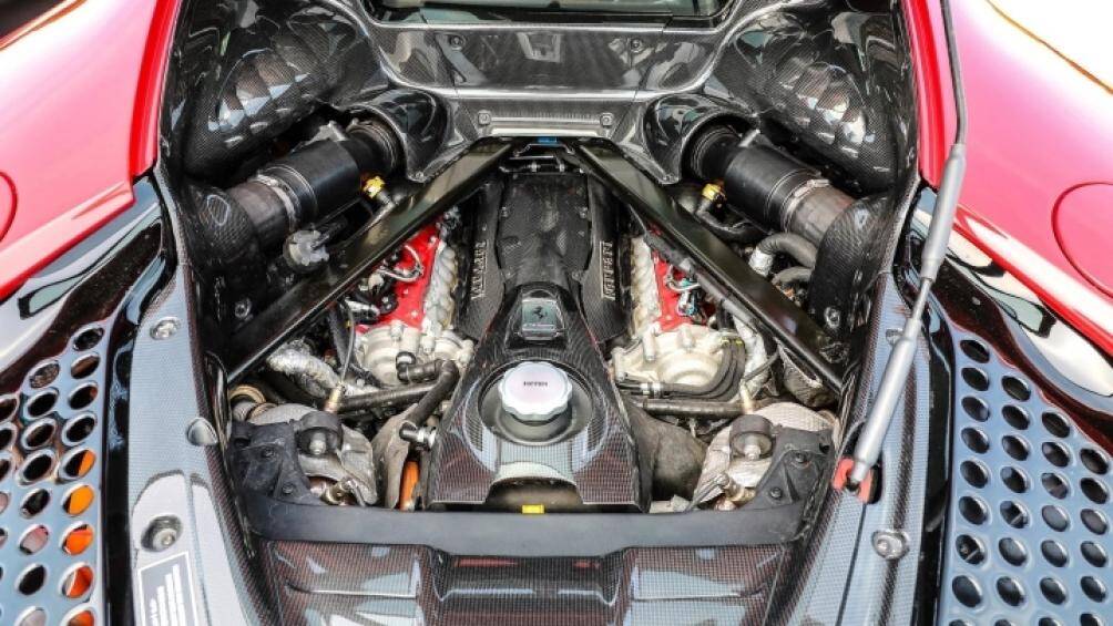 Không có thay đổi nào đối với hệ động lực plug-in hybrid của SF90, bao gồm động cơ V8 4.0 lít tăng áp kép và bộ ba động cơ điện cho tổng công suất 986 mã lực